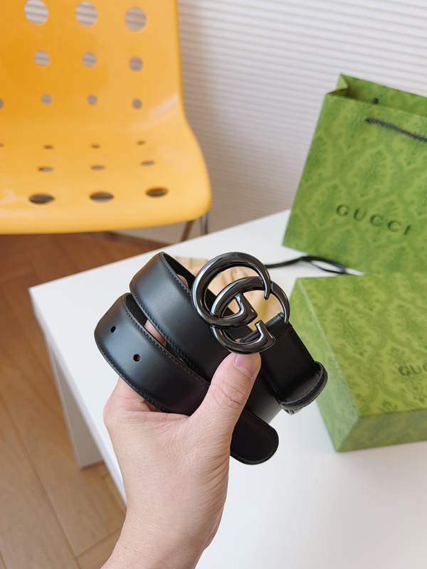 スーパーコピーグッチベルト着用イメージ